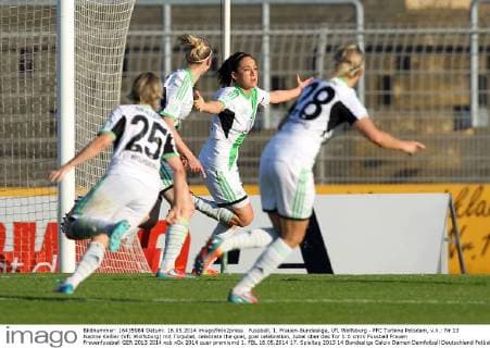 Fussball, 1. Frauen-Bundesliga, VfL Wolfsburg - FFC Turbine Potsdam, v.li.: Nr 13 Nadine Keßler (VfL Wolfsburg) mit Torjubel, celebrate the goal, goal celebration, Jubel über das Tor 1:0 xmrx