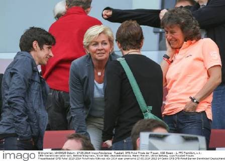 Fussball, DFB-Pokal Finale der Frauen, SGS Essen - 1. FFC Frankfurt, v.li.: DFB-Trainerinnen unter sich, Bettina Wiegmann, Silvia Neid (Bundestrainerin), Maren Meinert, Ulrike Ballweg, xozx