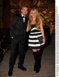 Borussia Dortmund Bankett und Feier in der Berliner Location Kraftwerk nach dem Pokalendspiel. Marcel Schmelzer (Borussia Dortmund) mit Ehefrau Jenny Schmelzer.