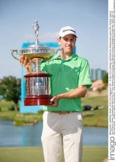 18 May 2014: Brendon Todd holds the championship trophy after the final round of the HP Byron Nelson Championship held at the TPC Four Seasons Resort in Irving, TX. Brendon wins by 2 strokes at 14 under par. GOLF: MAY 18 PGA Golf Herren - HP Byron Nelson Championship - Final Round Icon140518801 EDITORIAL USE ONLY
