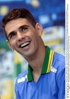 Oscar of the Brazilian national soccer team reacts during a press conference of a promotional event in Sao Paulo, Brazil, on May 20, 2014. (Xinhua Rahel Patrasso) (ron) (ah) (SP)BRAZIL-SAO PAULO-2014 WORLD CUP-CONFERENCE 