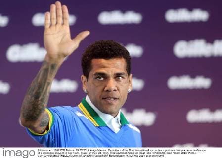 Dani Alves of the Brazilian national soccer team gestures during a press conference of a promotional event in Sao Paulo, Brazil, on May 20, 2014. (Xinhua Rahel Patrasso) (ron) (ah) (SP)BRAZIL-SAO PAULO-2014 WORLD CUP-CONFERENCE 