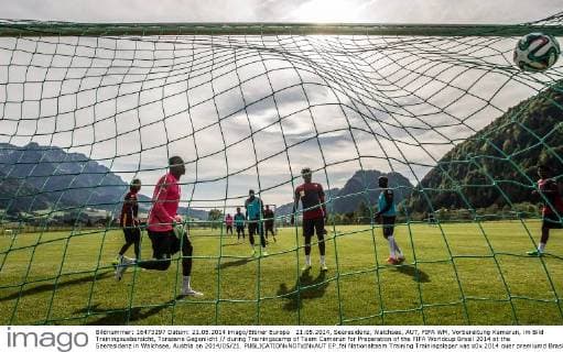 21.05.2014, Seeresidenz, Walchsee, AUT, FIFA WM, Vorbereitung Kamerun, im Bild Trainingsuebersicht, Torszene Gegenlicht during Trainingscamp of Team Camerun for Preparation of the FIFA Worldcup Brasil 2014 at the Seeresidenz in Walchsee, Austria on 2014 05 21.  EP_fei  