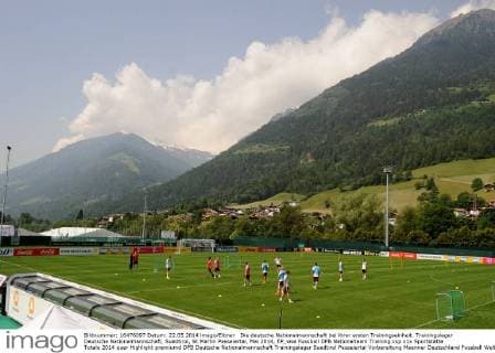 Die deutsche Nationalmannschaft bei ihrer ersten Trainingseinheit. Trainingslager Deutsche Nationalmannschaft, Suedtirol, St.Martin Passeiertal, Mai 2014, EP_wse