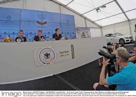 Co-Trainer Hansi Flick, Pressesprecher Jens Grittner und Nationalmannschaftsmanager Oliver Bierhoff - Trainingslager der Deutschen Nationalmannschaft zur WM-Vorbereitung in St. Martin