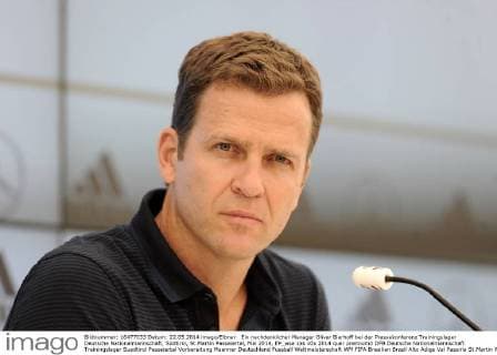 Ein nachdenklicher Manager Oliver Bierhoff bei der Pressekonferenz Trainingslager Deutsche Nationalmannschaft, Südtirol, St.Martin Passeiertal, Mai 2014, EP_wse