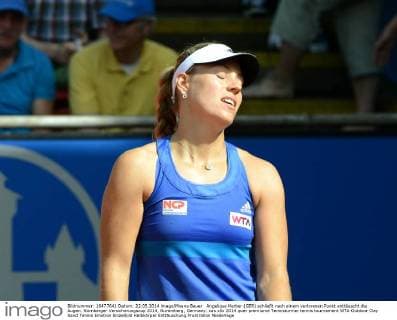 Angelique Kerber (GER) schließt nach einem verlorenen Punkt enttäuscht die Augen. Nürnberger Versicherungscup 2014, Nuremberg, Germany.