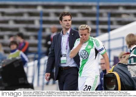 Fussball, Frauen Champions-League, Tyresö FF - VfL Wolfsburg, v.li.: Trainer Ralf Kellermann (VfL Wolfsburg), Lena Gößling (VfL Wolfsburg) xfsx