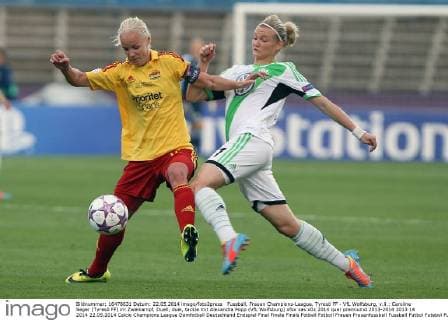 Fussball, Frauen Champions-League, Tyresö FF - VfL Wolfsburg, v.li.: Caroline Seger (Tyresö FF) im Zweikampf, Duell, duel, tackle mit Alexandra Popp (VfL Wolfsburg) xfsx