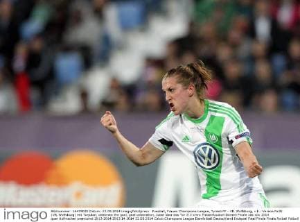 Fussball, Frauen Champions-League, Tyresö FF - VfL Wolfsburg, v.li.: Verena Faißt (VfL Wolfsburg) mit Torjubel, celebrate the goal, goal celebration, Jubel über das Tor 3:3 xmrx