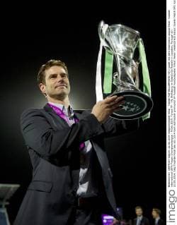 Trainer Ralf KELLERMANN (VfL) jubelt mit dem Champions League Pokal. Fussball international UEFA Frauen Championsleague - Finale 2014: Tyresö FF - VfL Wolfsburg im Estadio Do Restelo in Lissabon, Portugal am 22.05.2014,