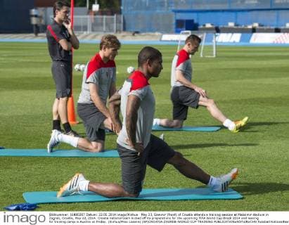 May 23, Sammir (front) of Croatia attends a training session at Maksimir stadium in Zagreb, Croatia, May 22, 2014. Croatia national team kicked off its preparations for the upcoming FIFA World Cup Brazil 2014 and leaving for training camp in Austria on Friday. (Xinhua Miso Lisanin) (SP)CROATIA-ZAGREB-WORLD CUP-TRAINING 