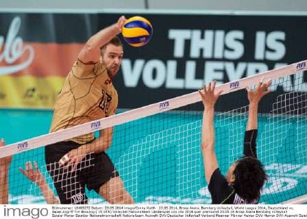 23.05.2014, Brose Arena, Bamberg Volleyball, World League 2014, Deutschland vs. Japan Angriff Tim Broshog ( 15 GER)