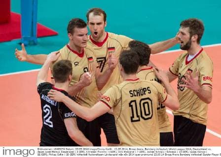 23.05.2014, Brose Arena, Bamberg Volleyball, World League 2014, Deutschland vs. Japan Jubel Markus Steuerwald ( 2 GER), Christian Fromm ( 1 GER), Dirk Westphal ( 7 GER), Jochen Schöps Schoeps ( 10 GER), Lukas Kampa ( 11 GER), Philipp Collin ( 20 GER)