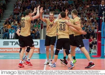 23.05.2014, Brose Arena, Bamberg Volleyball, World League 2014, Deutschland vs. Japan Jubel Jochen Schöps Schoeps ( 10 GER), Markus Steuerwald ( 2 GER), Dirk Westphal ( 7 GER), Lukas Kampa ( 11 GER), Christian Fromm ( 1 GER), Tim Broshog ( 15 GER)