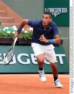 French Open 2014, Roland Garros,Paris,ITF Grand Slam Tennis Tournament, Nick Kyrgios (AUS) sprintet nach vorne,Aktion,Einzelbild, Ganzkörper,Hochformat,