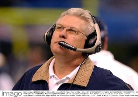 Feb. 3, 2002 - U.S. - KRT SPORTS STORY SLUGGED: SUPERBOWL KRT PHOTOGRAPH BY DAVID PURDY BILOXI SUN HERALD (February 3) NEW ORLEANS, LA - St. Louis Ram s head coach Mike Martz looks up towards the ceiling of the Louisiana Superdome during Super Bowl XXXVI against the New England Patriots, Sunday, February 3, 2002. (BI) AP NC KD BL 2002 (Horiz) (Digital image) (smd) News Archive - Feb. 3, 2002 - ZUMAm67