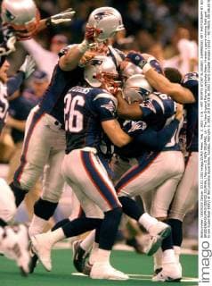 Feb. 3, 2002 - U.S. - KRT SPORTS STORY SLUGGED: SUPERBOWL KRT PHOTOGRAPH BY BOB BREIDENBACH PROVIDENCE JOURNAL (February 3) NEW ORLEANS, LA - The New England Patriots celebrate Adam Vinatieri s game-winning field goal to win Super Bowl XXXVI at the Louisiana Superdome, Sunday, February 3, 2002. (PJ) NC KD BL 2002 (Vert) (Digital image) (smd) -- NO MAGS, NO SALES News Archive - Feb. 3, 2002 - ZUMAm67