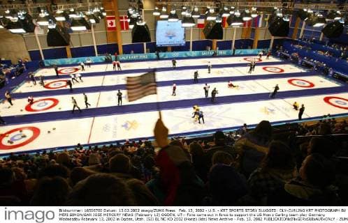 Feb. 13, 2002 - U.S. - KRT SPORTS STORY SLUGGED: OLY-CURLING KRT PHOTOGRAPH BY MERI SIMON SAN JOSE MERCURY NEWS (February 13) OGDEN, UT-- Fans came out in force to support the US Men s Curling team play Germany Wednesday February 13, 2002 in Ogden, Utah. (SJ) BL NC KD 2002 (Horiz) (lde) News Archive - Feb. 13, 2002 - ZUMAm67