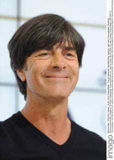 Ein gut gelaunter Bundestrainer Joachim, Jogi Löw Trainingslager Deutsche Nationalmannschaft, Südtirol, St.Martin Passeiertal, Pressekonferenz mit Joachim Löw, 26.05.2014, EP_wse