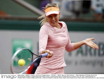 (140526) -- PARIS, May 26, 2014 (Xinhua) -- Maria Sharapova of Russia returns the ball during the Women s Singles first round match on day 2 of the French Open at Roland Garros in Paris on May 26, 2014. (Xinhua Wang Lili) FRANCE-PARIS-TENNIS-FRENCH OPEN-DAY 2 