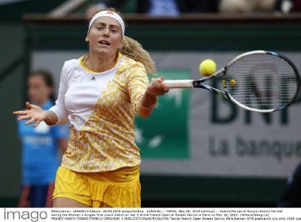 (140526) -- PARIS, May 26, 2014 (Xinhua) -- Ksenia Pervak of Russia returns the ball during the Women s Singles first round match on day 2 of the French Open at Roland Garros in Paris on May 26, 2014. (Xinhua Wang Lili) FRANCE-PARIS-TENNIS-FRENCH OPEN-DAY 2 