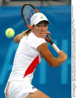 Aug. 19, 2004 - U.S. - (August 20) ATHENS, GREECE -- Justine Henin-Hardenne of Belgium returns a shot in the 2004 Olympic Games on Friday, August 20, 2004. (gsb) 2004 News Archive - Aug. 19, 2004 - ZUMAm67