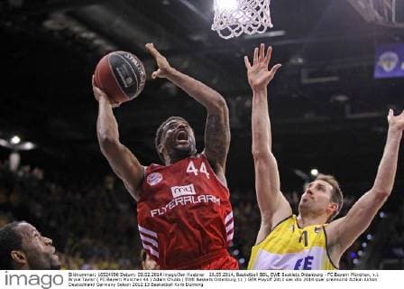 28.05.2014, Basketball BBL, EWE Basklets Oldenburg - FC Bayern München, v.l. Bryce Taylor ( FC Bayern München 44 ) Adam Chubb ( EWE Baskets Oldenburg 11 )