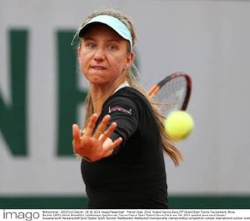 French Open 2014, Roland Garros,Paris,ITF Grand Slam Tennis Tournament, Mona Barthel (GER),Aktion,Einzelbild, Halbkoerper,Querformat,