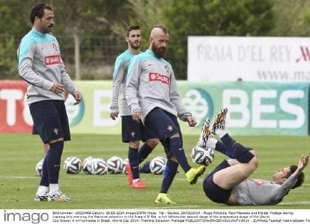 Na - Obidos, 28 05 2014 - Hugo Almeida, Raul Meireles and Helder Postiga during training this morning the National selection in the Praia d El Rei, w foh follows the second stage of the preparation stage of the World Cup Soccer it will compete in Brazil. World Cup 2014: Training Selection Portugal  - ZUMAat2