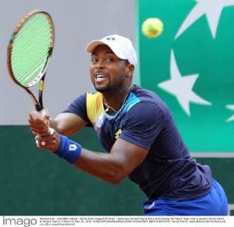American Donald Young hits a shot during his French Open men s second round match at Roland Garros in Paris on May 29, 2014.  PAR20140529702