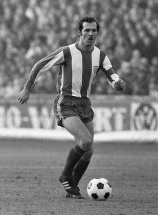 FUSSBALL 1. BUNDESLIGA SAISON 1970 1971 19. Spieltag Hertha BSC Berlin - FC Bayern München 30.01.1971 Franz BECKENBAUER (FC Bayern) xxNOxMODELxRELEASExx