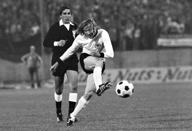 Fussball Weltmeisterschaft 1974 DDR - Bundesrepublik Deutschland 22.06.1974 Günter NETZER (Deutschland) zieht ab. xxNOxMODELxRELEASExx