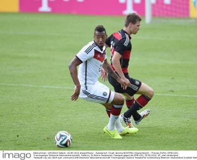 Zweikampf Duell Jerome BOATENG (Deutschland) - Thomas PLEDL (DFB U20). Trainingslager Deutsche Nationalmannschaft, Südtirol, St.Martin Passeiertal, Testspiel gegen die DFB U20, 29.05.2014, EP_wse