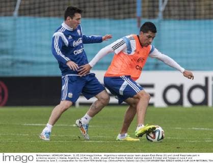 Argentina s national soccer team players Enzo Perez (R) and Lionel Messi take part in a training session in Ezeiza, Argentina, on May 31, 2014, ahead of two friendly football matches against Trinidad and Tobago on June 4 and Slovenia on June 7, in preparation for the 2014 FIFA World Cup. (Xinhua Martin Zabala) (jp) (fnc) (SP)ARGENTINA-EZEIZA-WORLD CUP 2014-NATIONAL TEAM 
