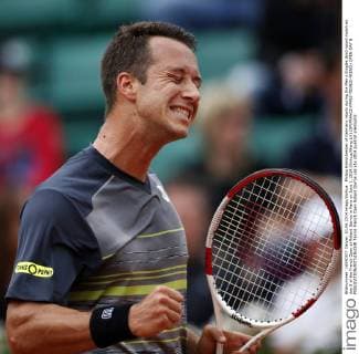 Philipp Kohlschreiber of Germany reacts during the Men s Singles third round match on day 8 of the French Open at Roland Garros in Paris on June 1, 2014.(Xinhua Wang Lili) (SP)FRANCE-PARIS-TENNIS-FRENCH OPEN-DAY 8 