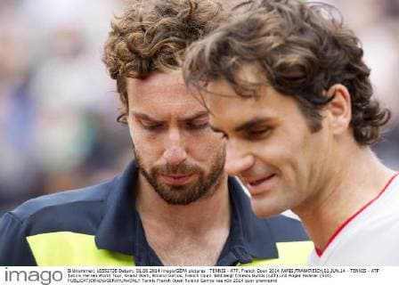 TENNIS - ATP, French Open 2014 PARIS,FRANKREICH,01.JUN.14 - TENNIS - ATP Tennis Herren World Tour, Grand Slam, Roland Garros, French Open. Bild zeigt Ernests Gulbis (LAT) und Roger Federer (SUI). 