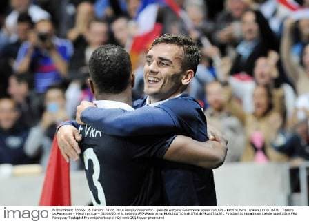joie de Antoine Griezmann apres son but - Patrice Evra (France) FOOTBALL : France vs Paraguay - Match amical - 01 06 2014 N.LeGouic FEP Panoramic 