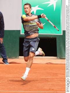 French Open 2014, Roland Garros,Paris,ITF Grand Slam Tennis Tournament, Philipp Kohlschreiber (GER),Aktion, Einzelbild,Ganzkörper,Hochformat, von oben,