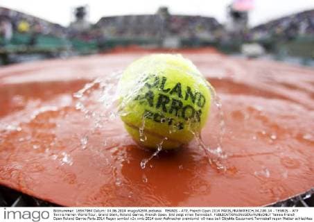 TENNIS - ATP, French Open 2014 PARIS,FRANKREICH,04.JUN.14 - TENNIS - ATP Tennis Herren World Tour, Grand Slam, Roland Garros, French Open. Bild zeigt einen Tennisball. 
