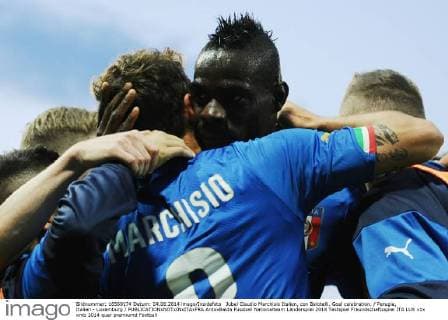 Jubel Claudio Marchisio Italien, con Balotelli. Goal celebration. Perugia, Italien - Luxemburg AntoxBalda