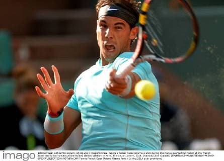 Spain s Rafael Nadal returns a shot during the men s quarterfinal match at the French Open tennis tournament at the Roland Garros stadium in Paris, France, on June 4, 2014. (Xinhua Chen Xiaowei) (SP)FRANCE-PARIS-TENNIS-FRENCH OPEN 