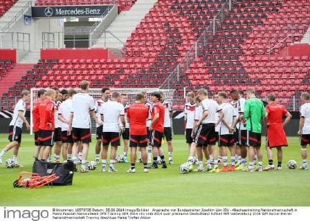 Ansprache von Bundestrainer Joachim Löw (D) - Abschusstraining Nationalmannschaft in Mainz