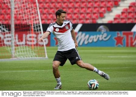 Mesut Özil (D) - Abschusstraining Nationalmannschaft in Mainz
