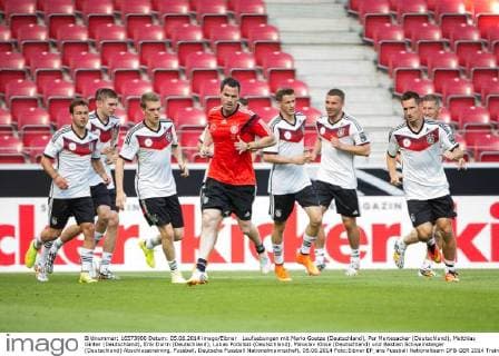 Laufuebungen mit Mario Goetze (Deutschland), Per Mertesacker (Deutschland), Matthias Ginter (Deutschland), Erik Durm (Deutschland), Lukas Podolski (Deutschland), Miroslav Klose (Deutschland) und Bastian Schweinsteiger (Deutschland) Abschlusstraining, Fussball, Deutsche Fussball Nationalmannschaft, 05.06.2014 Foto:Eibner EP_ans
