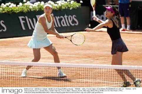 TENNIS - WTA, French Open 2014 PARIS,FRANKREICH,08.JUN.14 - TENNIS - WTA Tennis Damen Tour, Grand Slam, Roland Garros, French Open, Doppel, Finale. Bild zeigt Shuai Peng (CHN) und Su-Wei Hsieh (TPE). 