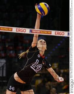 Stuttgart , Volleyball Europaliga Deutschland vs. Spanien Margareta Kozuch ( GER )