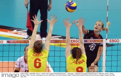 Stuttgart , Volleyball Europaliga Deutschland vs. Spanien rechts: Maren Brinker ( GER )