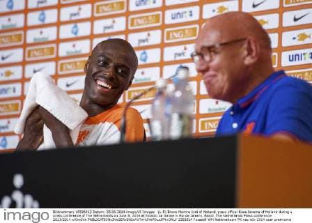 (L-R) Bruno Martins Indi of Holland, press officer Kees Jansma of Holland during a press conference of The Netherlands on June 8, 2014 at Estadio da Gavea in Rio de Janeiro, Brazil. The Netherlands Press conference 2013 2014 xVIxxIVx 2352524