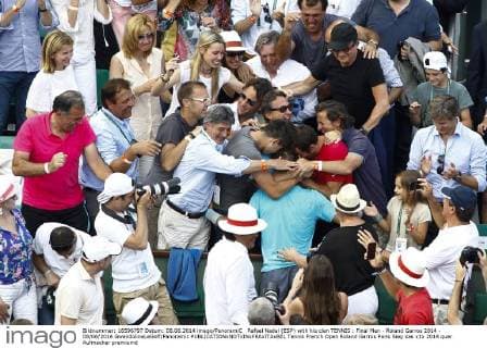 Rafael Nadal (ESP) with his clan TENNIS : Final Men - Roland Garros 2014 - 08 06 2014 GwendolineLeGoff Panoramic 